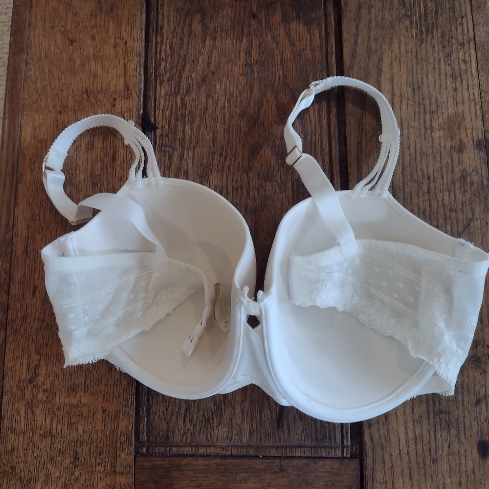 2 Bras - image 4